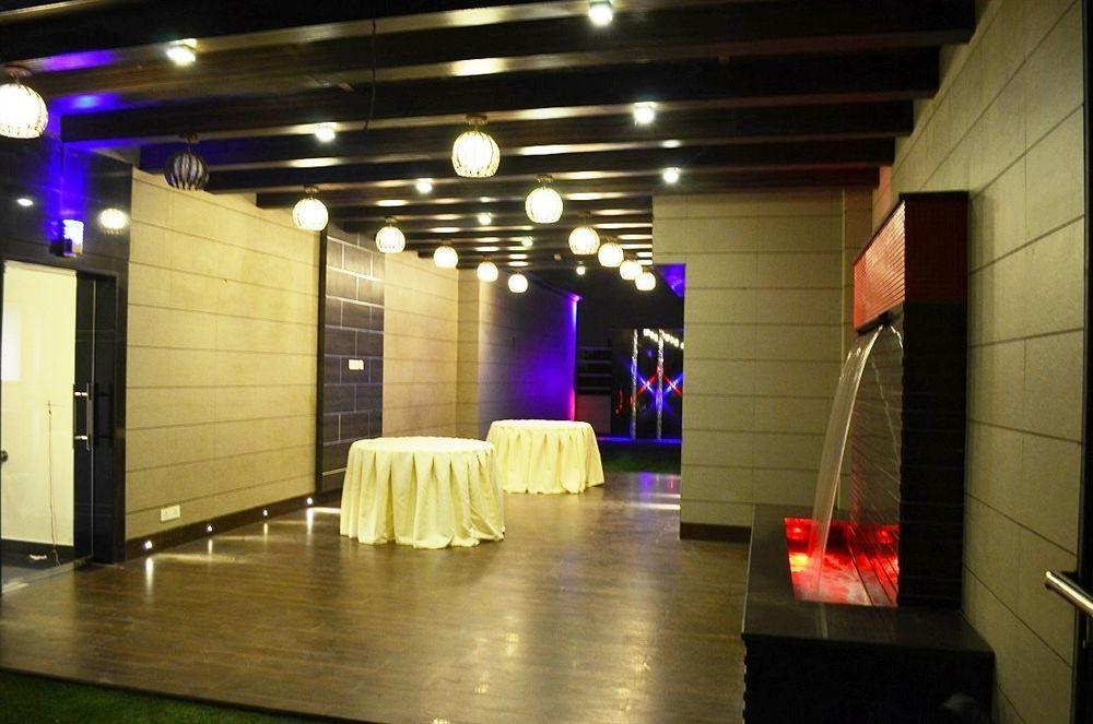 דלהי Hotel Metro View מראה חיצוני תמונה
