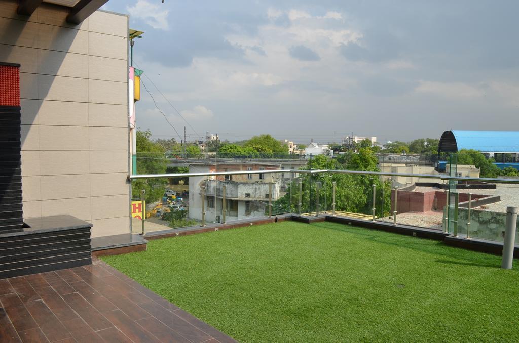 דלהי Hotel Metro View מראה חיצוני תמונה