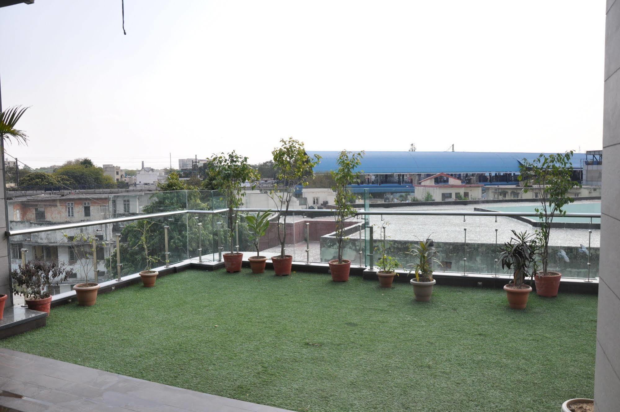 דלהי Hotel Metro View מראה חיצוני תמונה