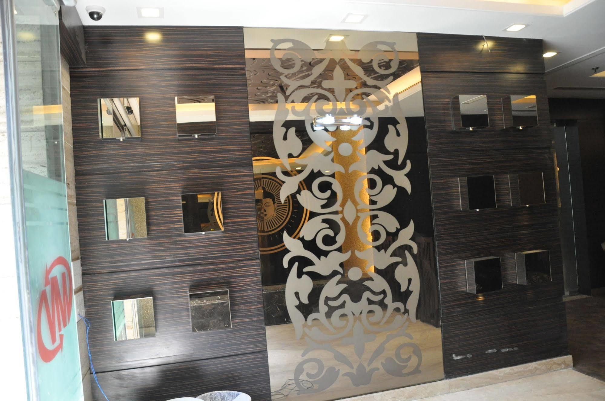 דלהי Hotel Metro View מראה חיצוני תמונה